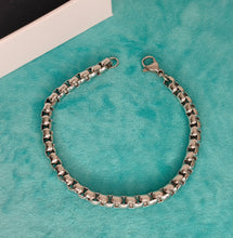 Carica l'immagine nel visualizzatore di Gallery, Bracciale Man